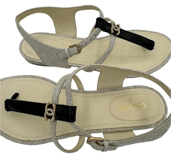 CHANEL White Black Stingray Interlocking CC Logo Leather T Strap Sandals Sz. 39.5