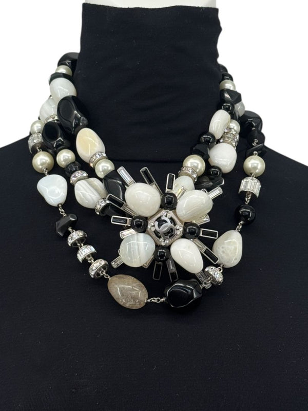Chanel Haute Couture F/W 2006 Black & Ecru Stone & Crystal CC Logo Statement Necklace – 21.5"
