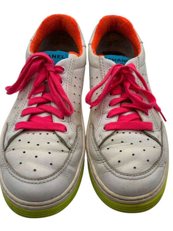 Chanel Neon Trim Leather Low-Top Sneakers – Size 40