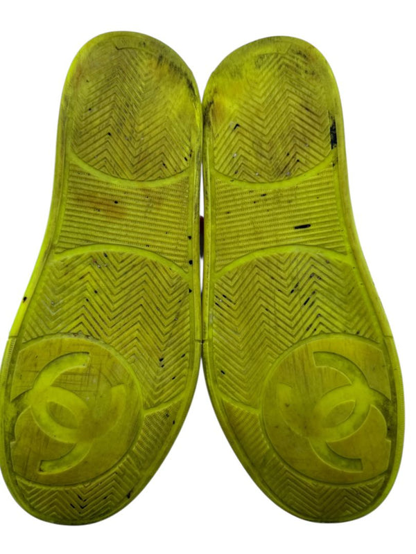 Chanel Neon Trim Leather Low-Top Sneakers – Size 40