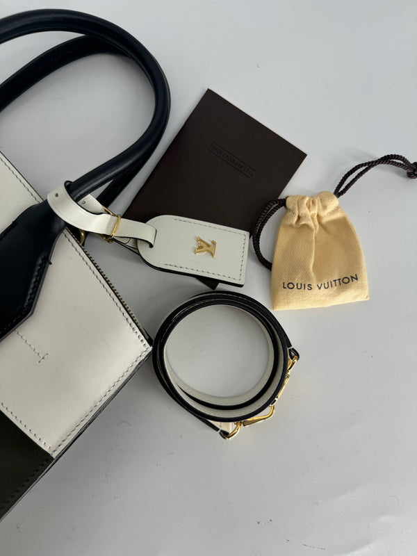 Louis Vuitton White/Green Leather City Steamer MM Bag