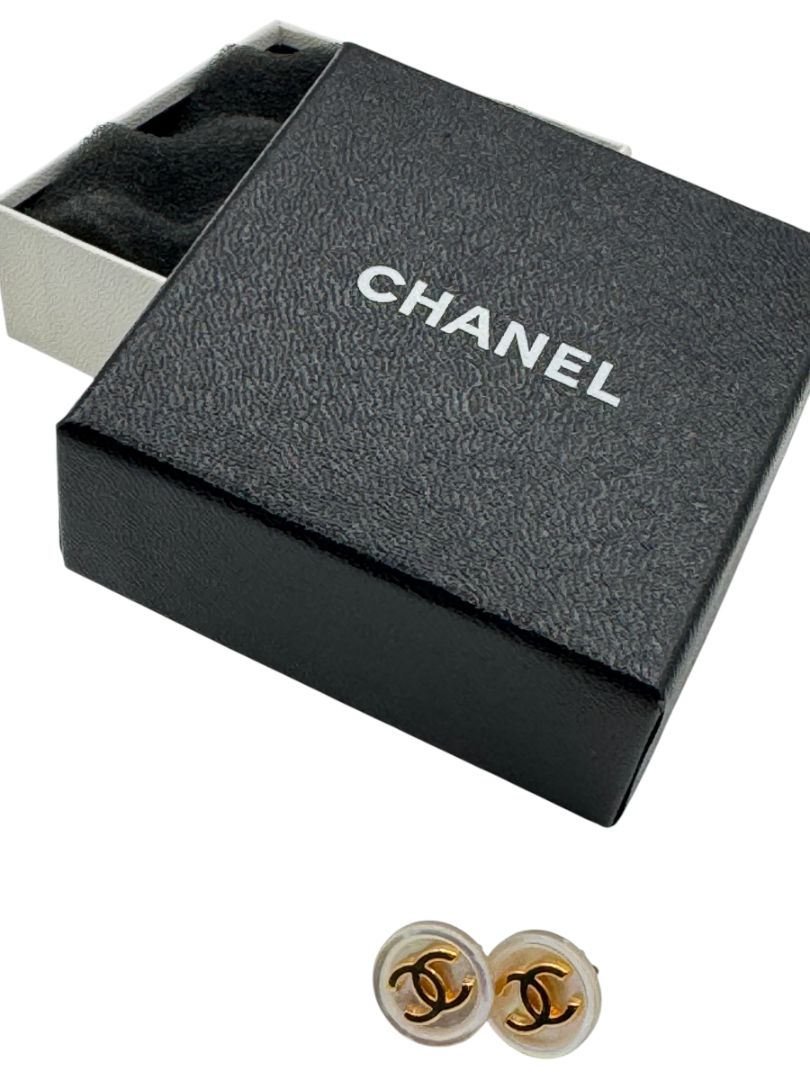 Chanel Spring 1996 Pearl & Gold-Tone CC Logo Stud Earrings – 96P