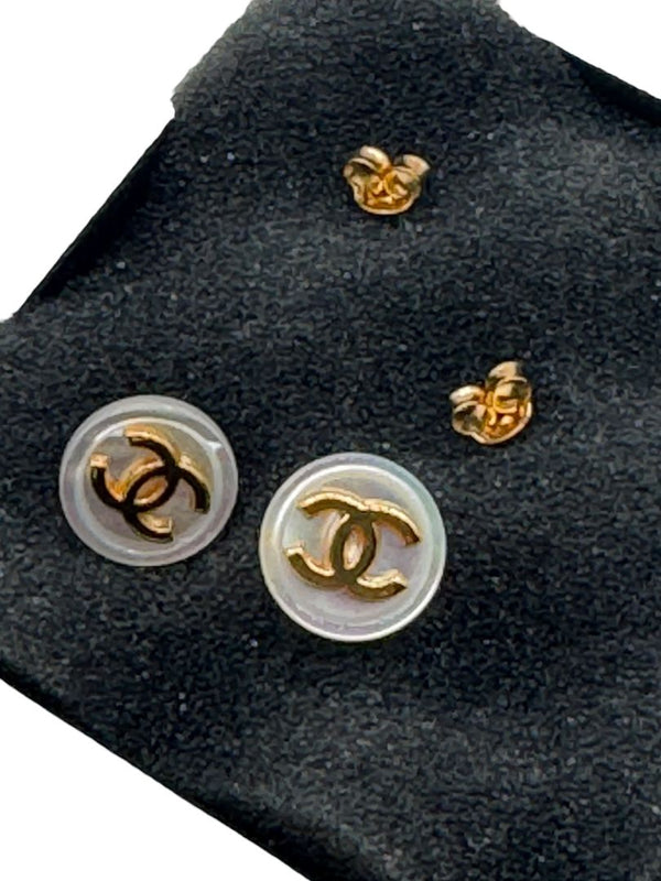 Chanel Spring 1996 Pearl & Gold-Tone CC Logo Stud Earrings – 96P