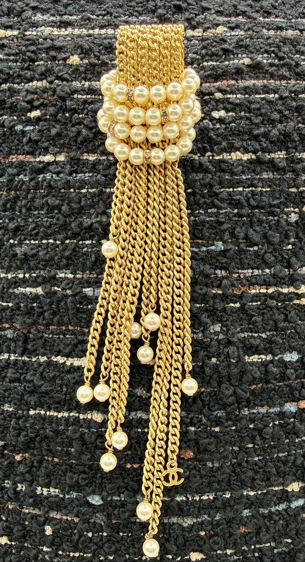 Chanel Cruise 2001 Gold-Tone Chain & Pearl Fringe Brooch – 8" x 1 3/4"