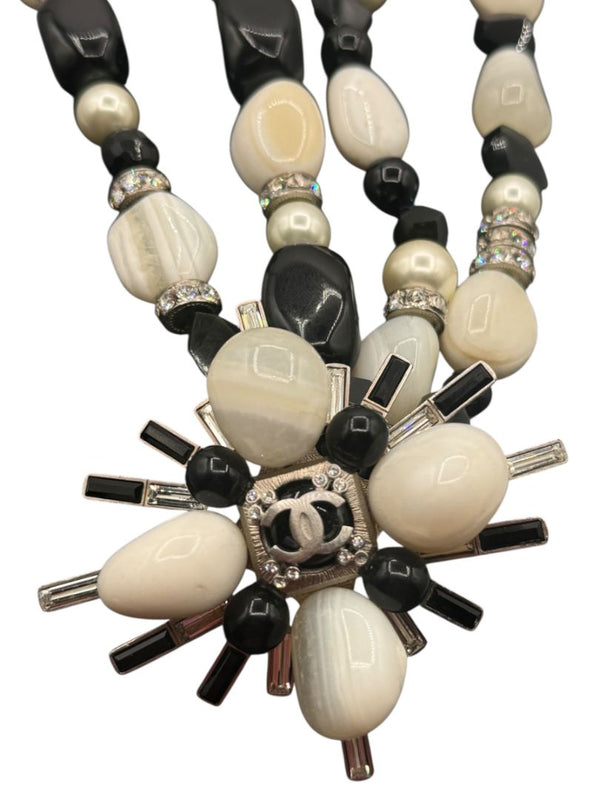 Chanel Haute Couture F/W 2006 Black & Ecru Stone & Crystal CC Logo Statement Necklace – 21.5"