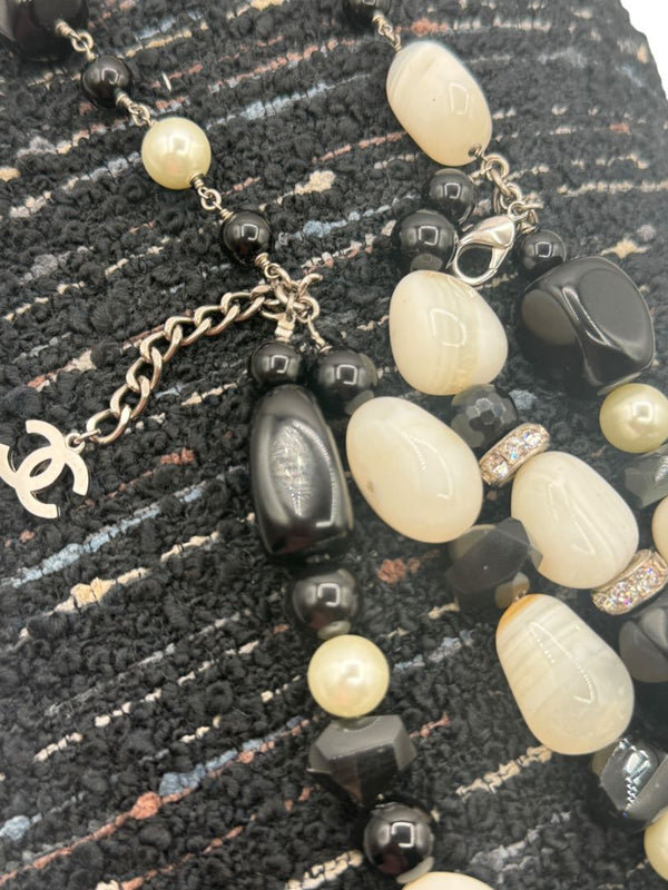 Chanel Haute Couture F/W 2006 Black & Ecru Stone & Crystal CC Logo Statement Necklace – 21.5"
