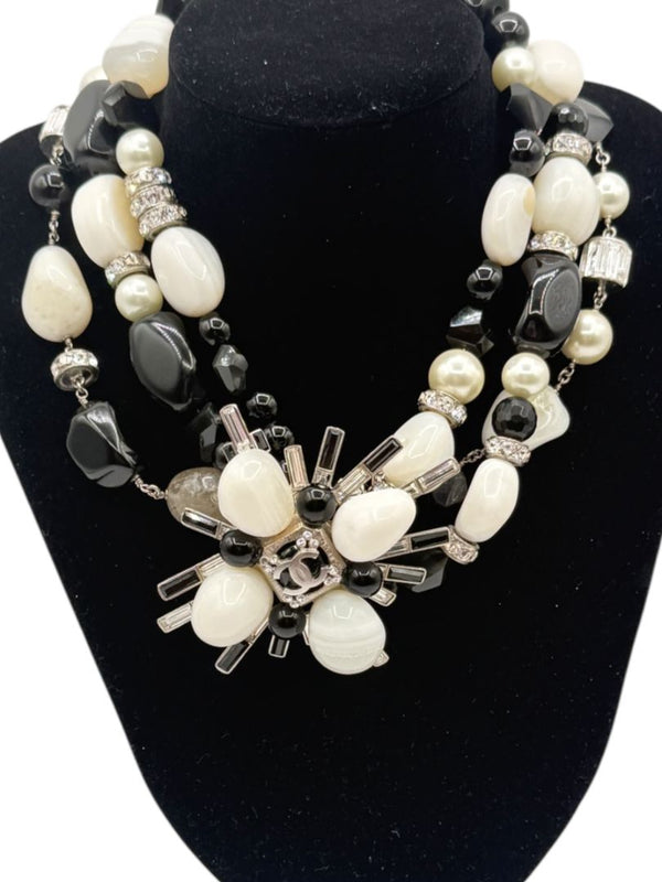 Chanel Haute Couture F/W 2006 Black & Ecru Stone & Crystal CC Logo Statement Necklace – 21.5"