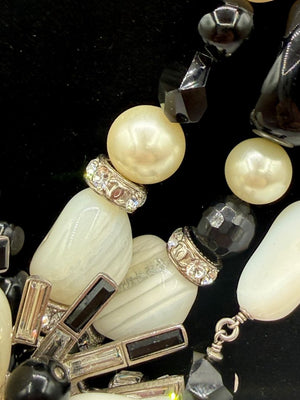 Chanel Haute Couture F/W 2006 Black & Ecru Stone & Crystal CC Logo Statement Necklace – 21.5"