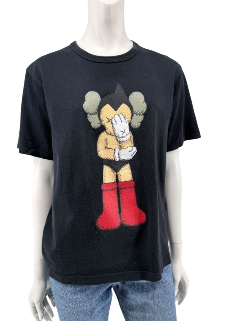 OriginalFake KAWS Graphic T-Shirt – Size 2