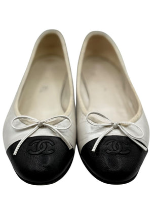 Chanel Ivory Leather Ballet Flats with Black CC Cap Toe – Size 39