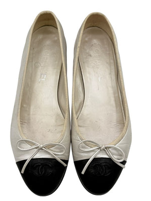 Chanel Ivory Leather Ballet Flats with Black CC Cap Toe – Size 39