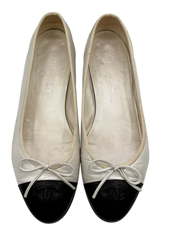 Chanel Ivory Leather Ballet Flats with Black CC Cap Toe – Size 39