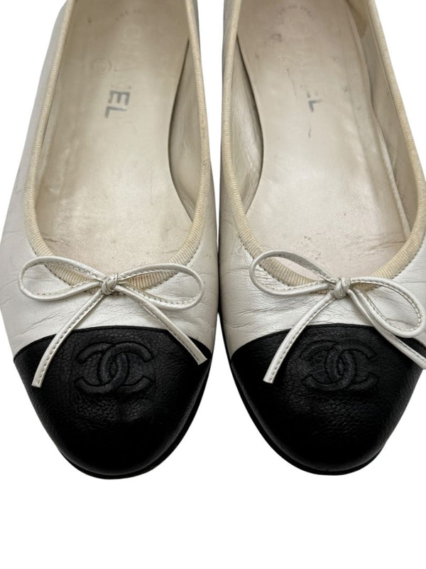 Chanel Ivory Leather Ballet Flats with Black CC Cap Toe – Size 39