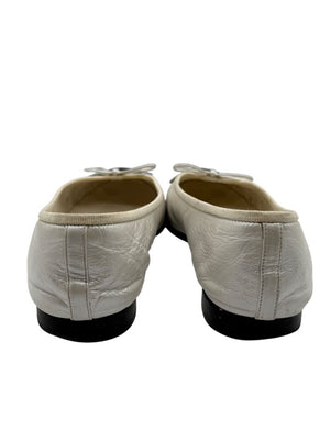 Chanel Ivory Leather Ballet Flats with Black CC Cap Toe – Size 39