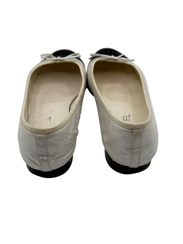 Chanel Ivory Leather Ballet Flats with Black CC Cap Toe – Size 39