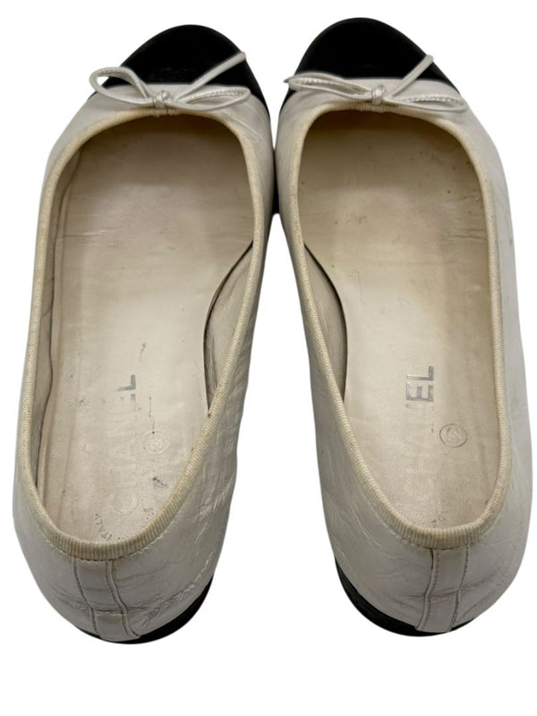 Chanel Ivory Leather Ballet Flats with Black CC Cap Toe – Size 39