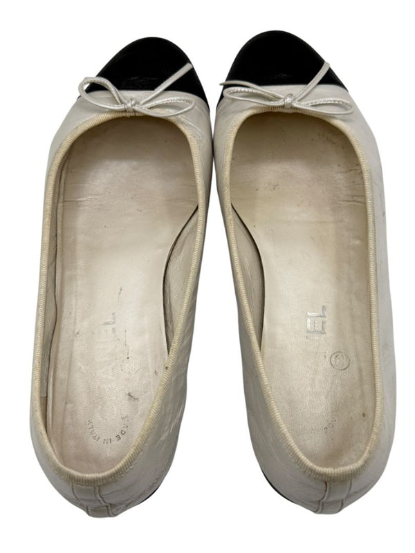 Chanel Ivory Leather Ballet Flats with Black CC Cap Toe – Size 39
