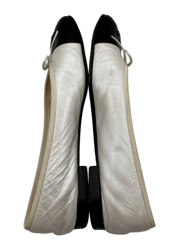 Chanel Ivory Leather Ballet Flats with Black CC Cap Toe – Size 39