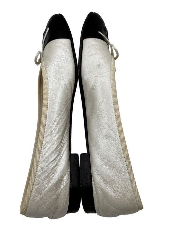 Chanel Ivory Leather Ballet Flats with Black CC Cap Toe – Size 39