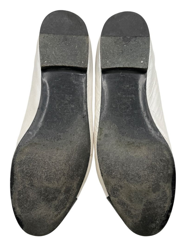 Chanel Ivory Leather Ballet Flats with Black CC Cap Toe – Size 39