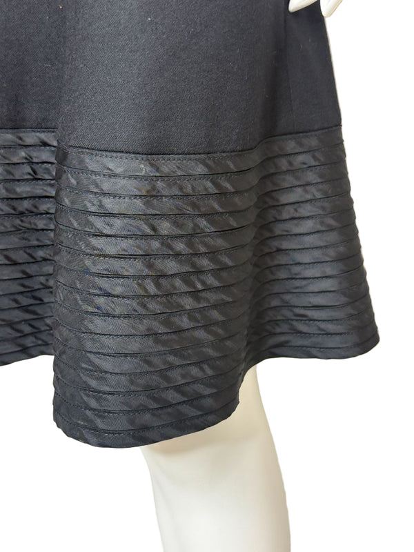 Akris Punto Black Wool A-Line Skirt with Textured Hem – Size 12