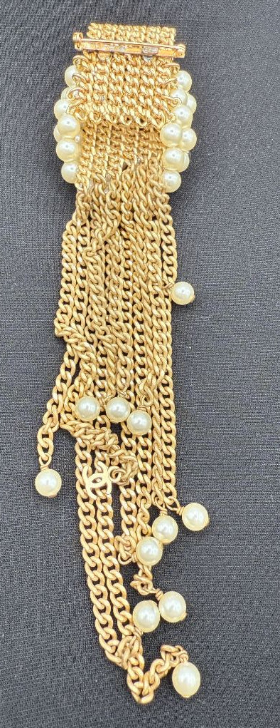 Chanel Cruise 2001 Gold-Tone Chain & Pearl Fringe Brooch – 8" x 1 3/4"