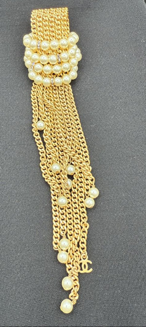 Chanel Cruise 2001 Gold-Tone Chain & Pearl Fringe Brooch – 8" x 1 3/4"