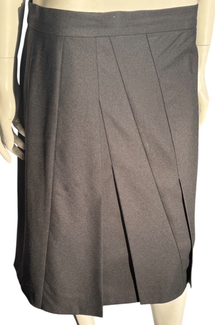 Akris Punto Black Wool Skirt – Size US 12 / FR 44 / DE 42