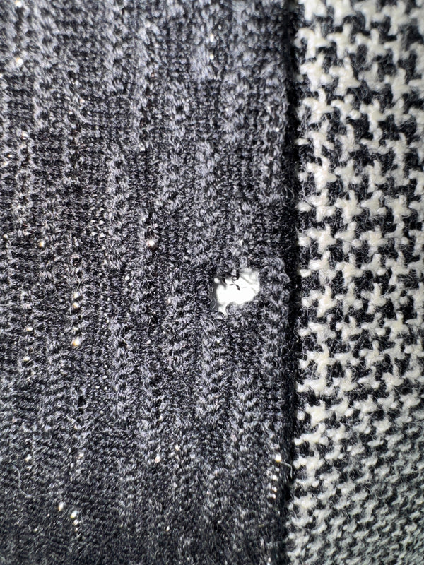 Chanel Black & White Textured Knit Skirt – 05A Collection – Size 46