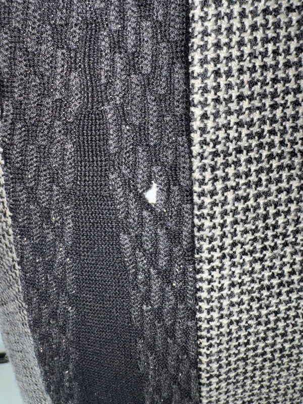 Chanel Black & White Textured Knit Skirt – 05A Collection – Size 46