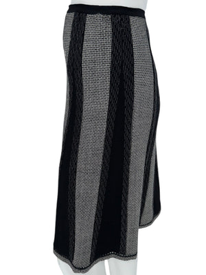 Chanel Black & White Textured Knit Skirt – 05A Collection – Size 46