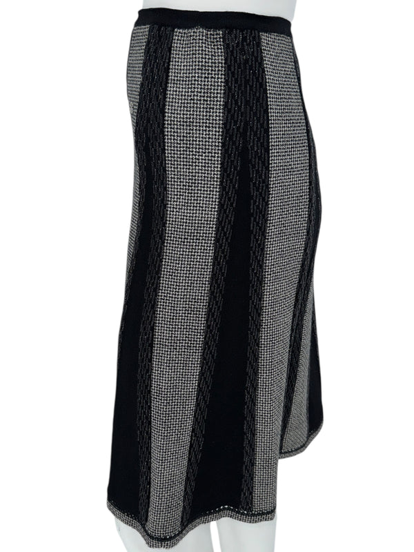 Chanel Black & White Textured Knit Skirt – 05A Collection – Size 46