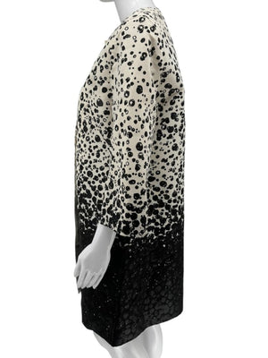 Pamella Roland Black & White Abstract Dot Jacquard Coat – Large