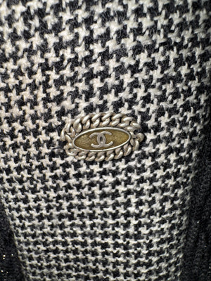 Chanel Black & White Textured Knit Skirt – 05A Collection – Size 46