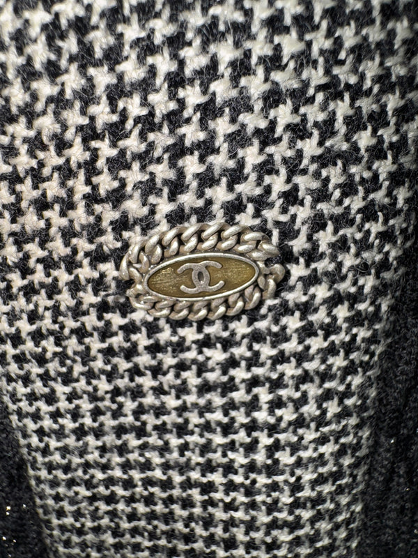 Chanel Black & White Textured Knit Skirt – 05A Collection – Size 46