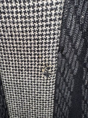Chanel Black & White Textured Knit Skirt – 05A Collection – Size 46