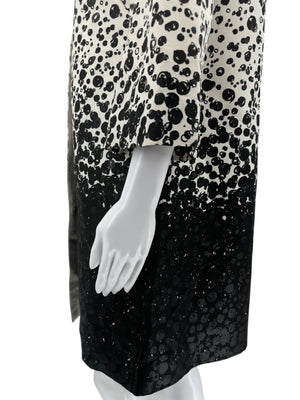 Pamella Roland Black & White Abstract Dot Jacquard Coat – Large