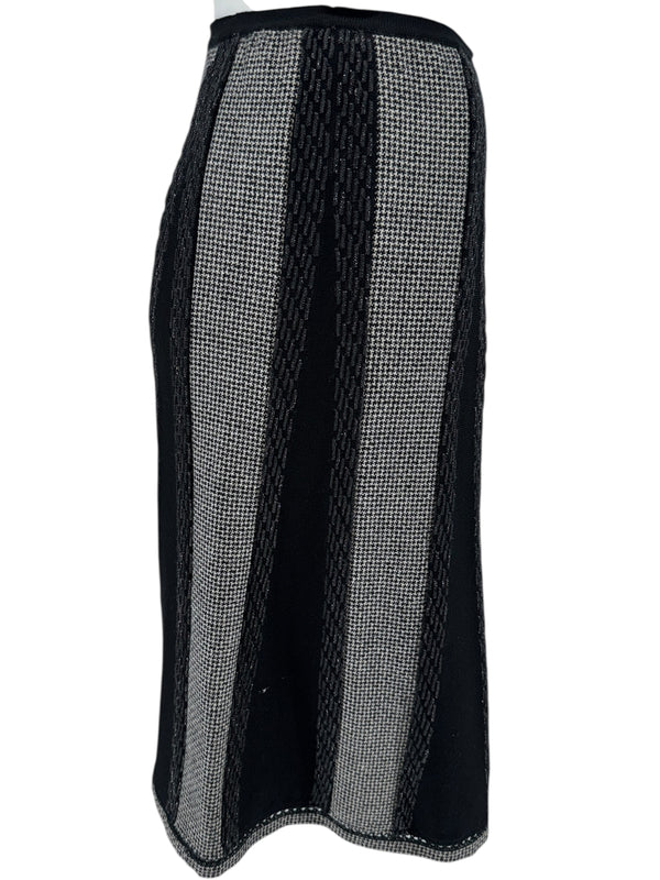 Chanel Black & White Textured Knit Skirt – 05A Collection – Size 46