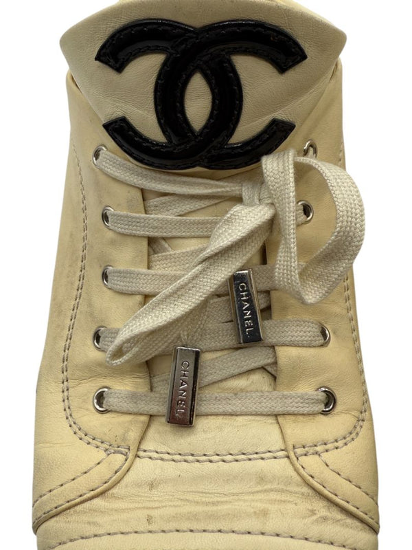 Chanel Cap-Toe Leather Sneakers in Beige and Black – Size 41