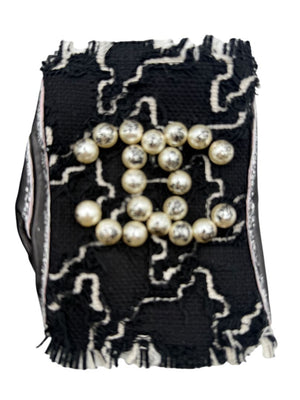 Chanel Pearl-Embellished Tweed & Leather Cutoff Gloves – Size 7.5