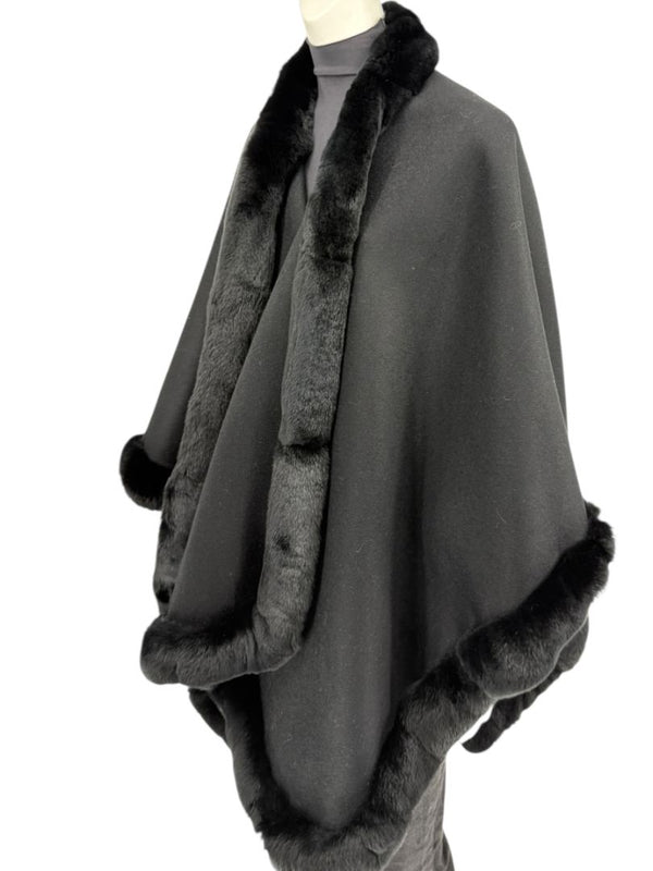 Pamella Roland Black Wool Fur Trim Cape Coat Made in New York – O/S