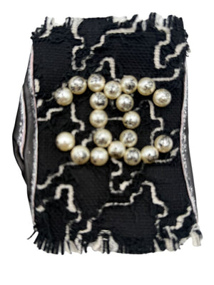Chanel Pearl-Embellished Tweed & Leather Cutoff Gloves – Size 7.5