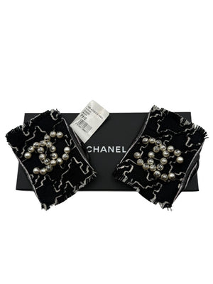 Chanel Pearl-Embellished Tweed & Leather Cutoff Gloves – Size 7.5