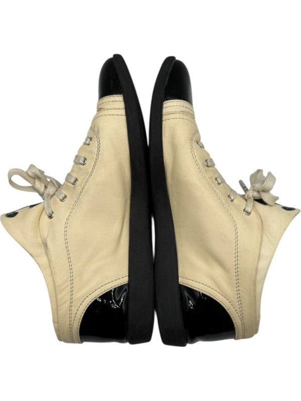 Chanel Cap-Toe Leather Sneakers in Beige and Black – Size 41