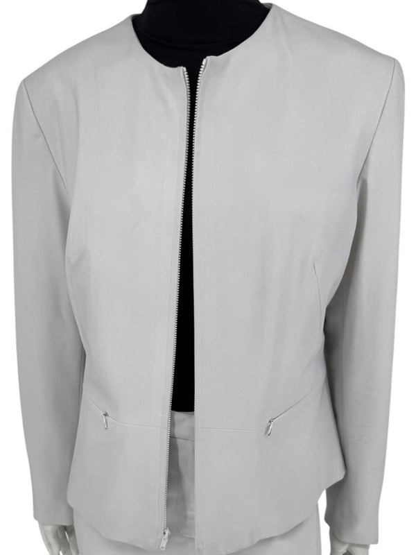 Oscar by Oscar de la Renta Greyish-White Two-Piece Suit – Size 12