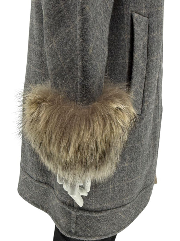 Pamella Roland Grey Wool Cape Style Jacket with Fur Trim Hood & Cuffs – Large