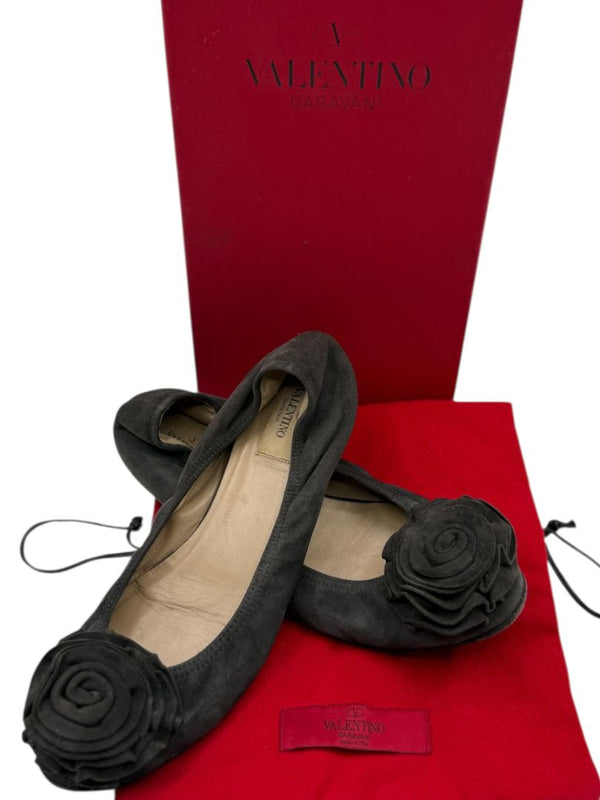 Valentino Garavani Gray Suede Rosette Ballet Flats – Size 36.5