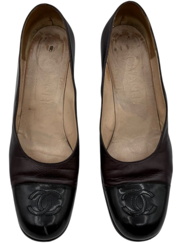 Chanel Two-Tone Leather Cap Toe Pumps in Espresso & Black – Size 40 (US 10)