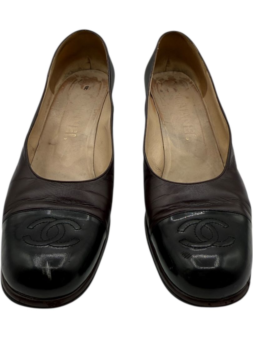 Chanel Two-Tone Leather Cap Toe Pumps in Espresso & Black – Size 40 (US 10)