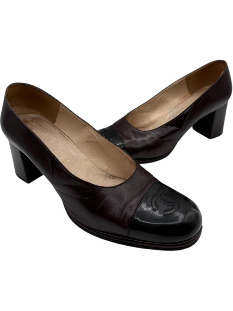 Chanel Two-Tone Leather Cap Toe Pumps in Espresso & Black – Size 40 (US 10)